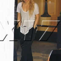 wm_Shakira102610_06.jpg