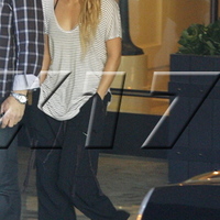 wm_Shakira102610_08.jpg