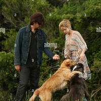 shakira-y-su-novio-antonio-de-la-rua-paseando-sus-perros-en-punta-del-este-punta-del-este-uruguay-20-12-09-c2a343.jpg