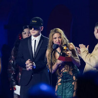 7573435-shakira-lors-de-la-ceremonie-des-latin-g-580x0-1.jpg