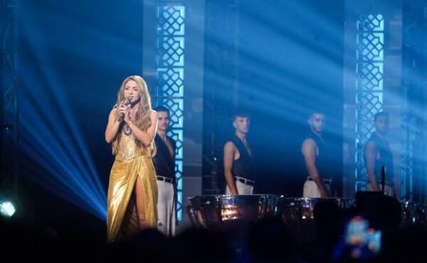 la-chanteuse-shakira-se-produit-lors-du-gala-des-latin-grammy-2023.jpg