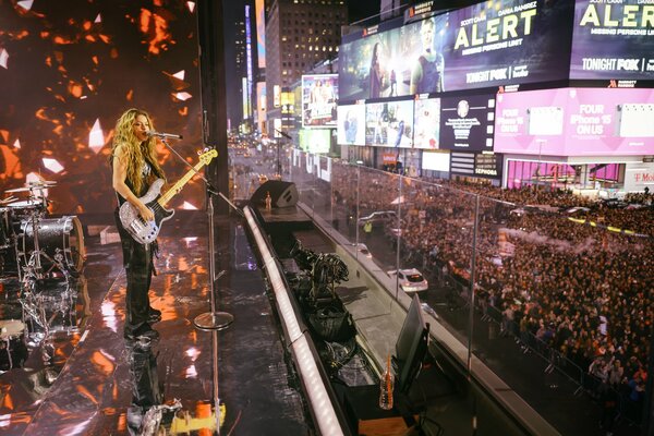27.03.24
What a party last night at Times Square! 40,000 of you! Thanks to my wolfpack for always showing up! Auuuuuuuuuu ?? #ShakiraTSX #LMYNL 

https://www.youtube.com/watch?v=l3bxt6r3zq8
