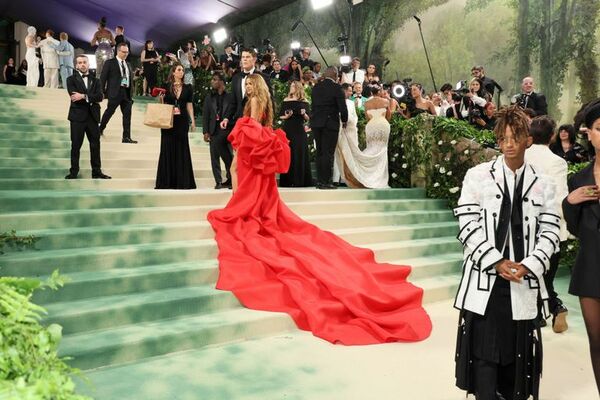 wes-gordon-and-shakira-attend-the-2024-met-gala-celebrating-news-photo-1715044245.jpg