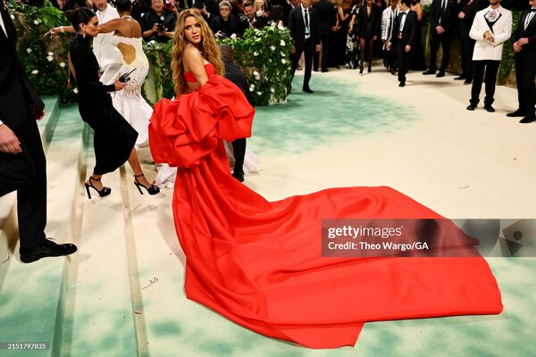 met_gala_tagged_286129.jpg