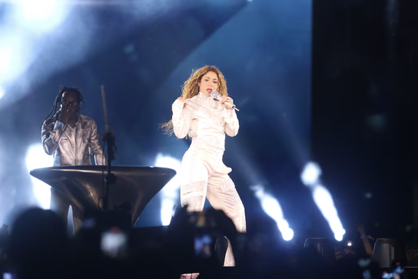 las-fotos-del-espectacular-show-de-shakira-en-el-campo-argentino-de-polo-foto-movilpress-5335QH5PANAL7ENS4225FGNXWU_copie.jpg