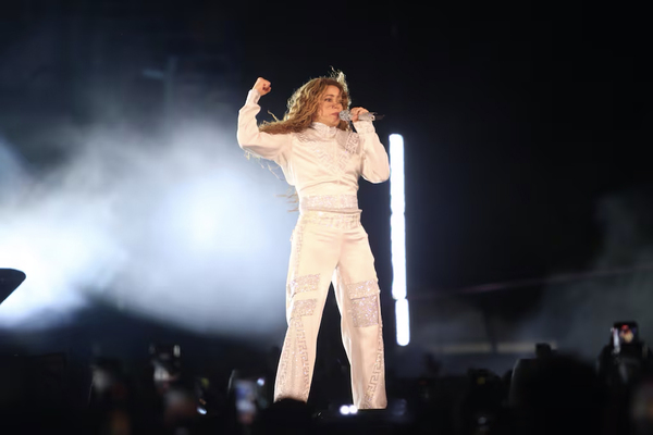 las-fotos-del-espectacular-show-de-shakira-en-el-campo-argentino-de-polo-foto-movilpress-YVQWGYU3BJB25FIOANWFIJHIUI_copie.jpg