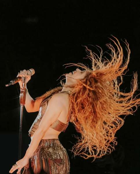 shakira_northamerica_1741474348_3584069067390377580_42344757453.jpg