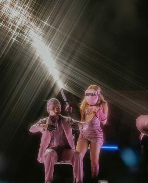 shakira_northamerica_1741474348_3584069067390461140_42344757453.jpg