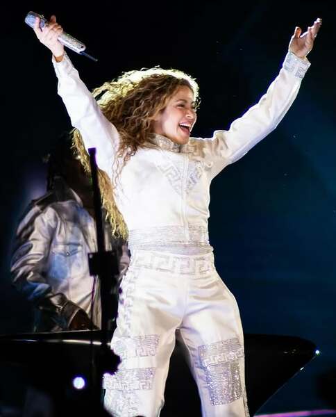 shakira_northamerica_1741474348_3584069067407180633_42344757453.jpg