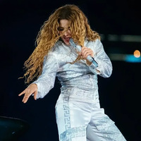 shakiii_fans_1741900387_3587642934180752480_66121804946.jpg