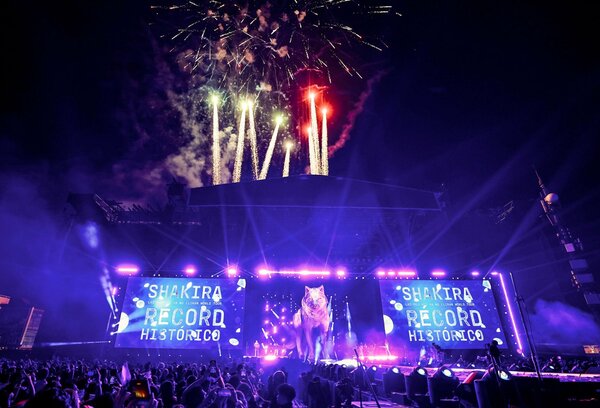 Shakira-EstadioGNPSeguros-FotoLuluUrdapilleta-18-scaled.jpg