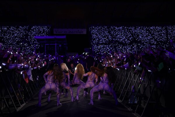 Shakira-EstadioGNPSeguros-FotoNicolasG.jpg