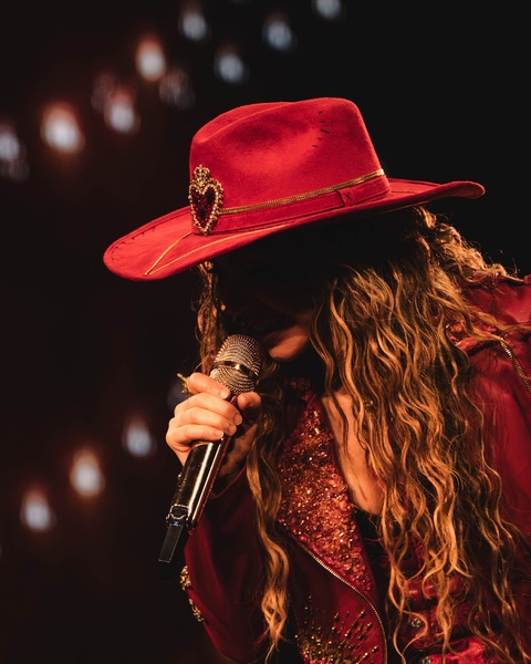 shakira_1750172400_3656974788098946541_217867189.jpg