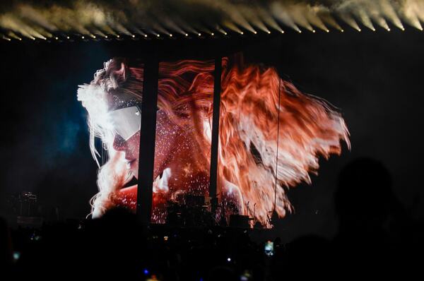 SUT-L-Shakira-Concert-003.jpg