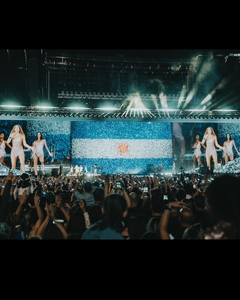 shakira_1741531391_3584547575324379258_217867189.jpg