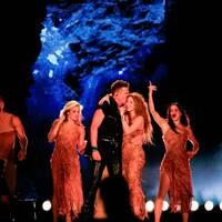 carlos-vives-shakira-en-medellin-3_47649543_20250414021435.jpg