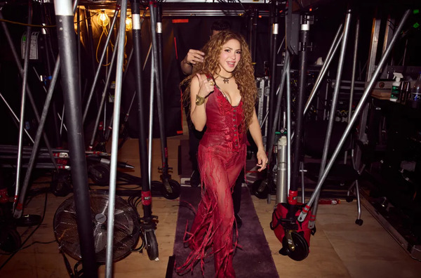 14-shakira-tour-gallery-2025-exclusives-billboard-1548.jpg