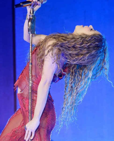 shakira_1747753695_3636744042131534213_217867189.jpg