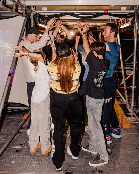 28.07.2025
28.07.2025 - Thanks for having me and my boys be a part of such a special moment! Thanks for your kind words too ❤️ @coldplay

📸 @annaleemedia
