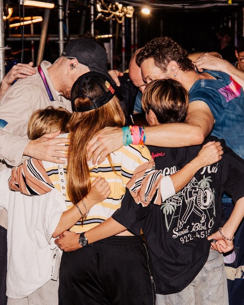 28.07.2025
28.07.2025 - Thanks for having me and my boys be a part of such a special moment! Thanks for your kind words too ❤️ @coldplay

📸 @annaleemedia
