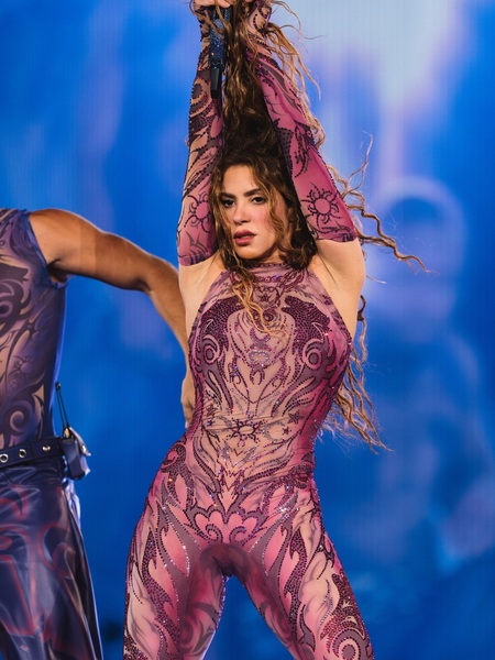 shakira_1764972812_3781188466265464450_217867189.jpg
