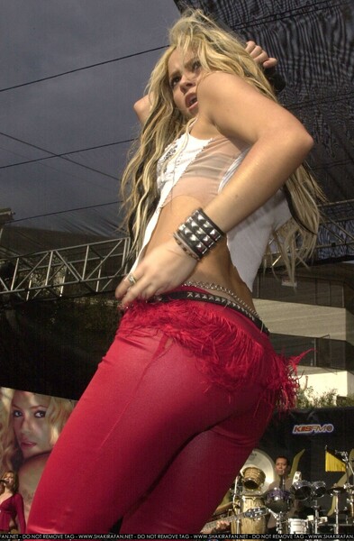 shakira012.jpg