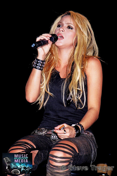 SHAKIRA-2002-Q-102-Q-CONCERT-13-TWEETER-CENTER-CAMDEN-NEW-JERSEY-09.jpg