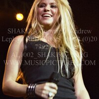 al1002_shakira_p.jpg