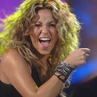 050801_shakiraDonph4.jpg