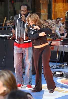 R0122-Shakira00256816.jpg