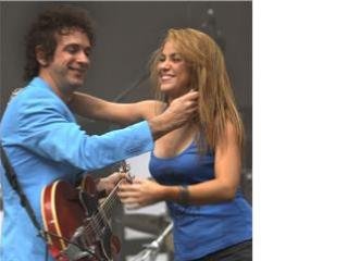 95612_shakiraycerati.jpg