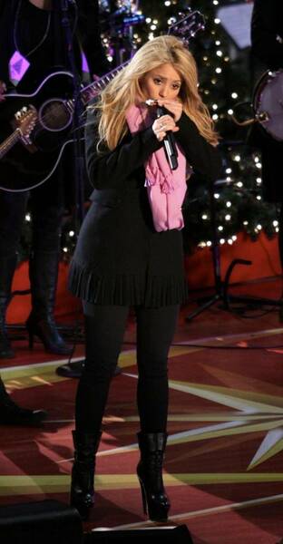 ~New_Features-Novedades-Novidades~Shakira_es_la_Embajadora_de_la_Navidad_en_NYC~AGURG_SELEDLNEN091118_39.jpg