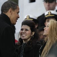 28507_Celebutopia-Shakira_during_We_Are_One-_Opening_Inaugural_Celebration_at_the_Lincoln_Memorial_in_Washington-03_122_623lo.jpg