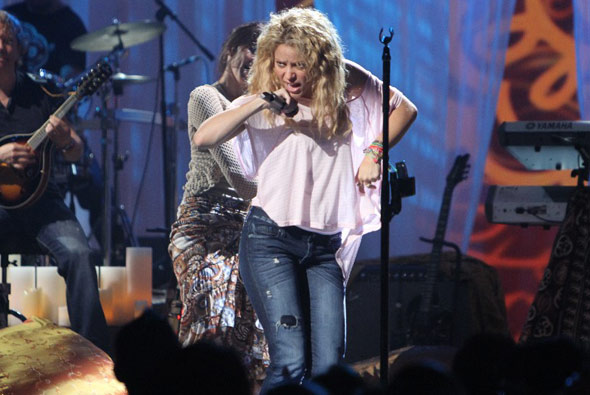 100714_pj_Shakira_08.jpg