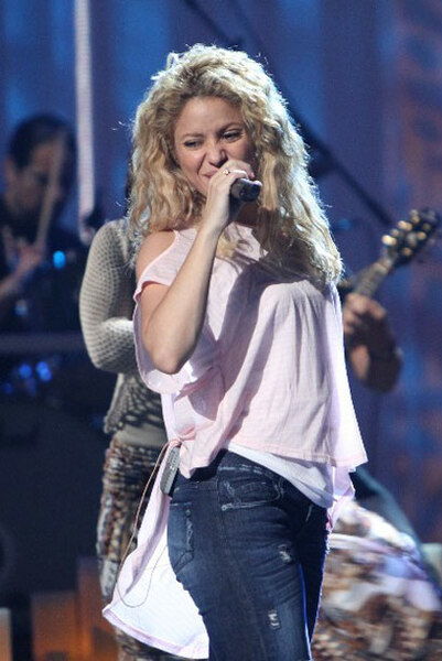 100714_pj_Shakira_06.jpg