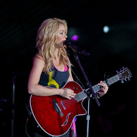 Shakira_Rock_in_Rio_in_Lisbon_Portugal_May_21_2010_1.jpg