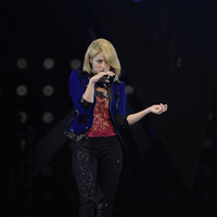 SHAKIRA_PERFORMING_281729.jpg