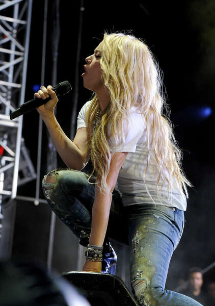 Shakira_-KIIS-FM-2014-Wango-Tango--41.jpg