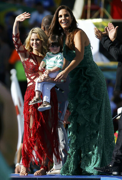 musician-shakira-l-waves.jpg