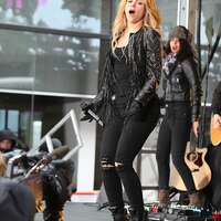 Shakira_-Performs-Live-at-Today-Show--05.jpg