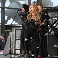 shakira-performing-on-nbc-s-today-at-rockefeller-plaza-in-new-york-city_9.jpg