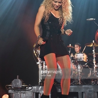 487151060-shakira-and-alex-gonzalez-of-mana-perform-on-gettyimages.jpg