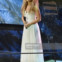 489999446-singer-shakira-performs-at-the-united-gettyimages.jpg