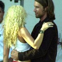 pa_shakira_video75B15D.jpg