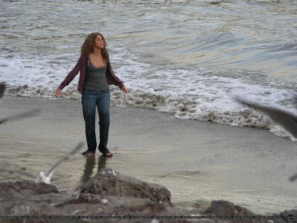 Shakira140206K02Sunshine.jpg