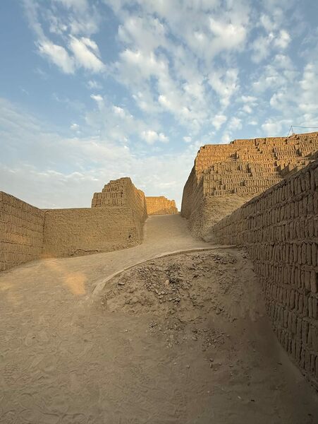 19.11.2025
19.11.2025 - Días con pirámides preincas, lamas multicolores, perros sin pelo y noches mágicas llenas de sentimiento y emoción.
¡Gracias, Perú, por darnos tanto! 💕
