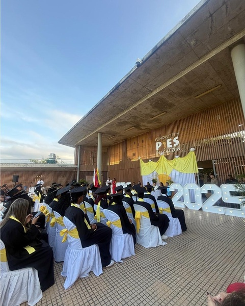 24.12.2026
24.12.2026 - Este año, mi mejor regalo de Navidad es ver graduarse a 415 estudiantes de nuestros colegios Pies Descalzos en La Guajira, Barranquilla, Quibdó y Cartagena.

415 sueños que se realizan gracias al trabajo del equipo de nuestra Fundación y de los maestros que los han acompañado desde su infancia hasta hoy.

¡Felicidades a nuestros estudiantes y feliz Navidad!

@fpiesdescalzos
