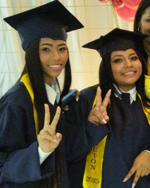 24.12.2026
24.12.2026 - Este año, mi mejor regalo de Navidad es ver graduarse a 415 estudiantes de nuestros colegios Pies Descalzos en La Guajira, Barranquilla, Quibdó y Cartagena.

415 sueños que se realizan gracias al trabajo del equipo de nuestra Fundación y de los maestros que los han acompañado desde su infancia hasta hoy.

¡Felicidades a nuestros estudiantes y feliz Navidad!

@fpiesdescalzos
