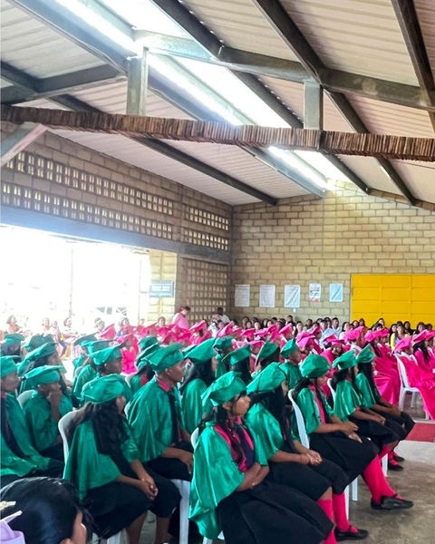 24.12.2026
24.12.2026 - Este año, mi mejor regalo de Navidad es ver graduarse a 415 estudiantes de nuestros colegios Pies Descalzos en La Guajira, Barranquilla, Quibdó y Cartagena.

415 sueños que se realizan gracias al trabajo del equipo de nuestra Fundación y de los maestros que los han acompañado desde su infancia hasta hoy.

¡Felicidades a nuestros estudiantes y feliz Navidad!

@fpiesdescalzos
