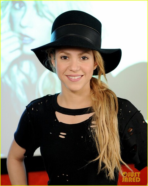 shakira-performs-new-song-the-one-thing-on-the-voice-16.jpg